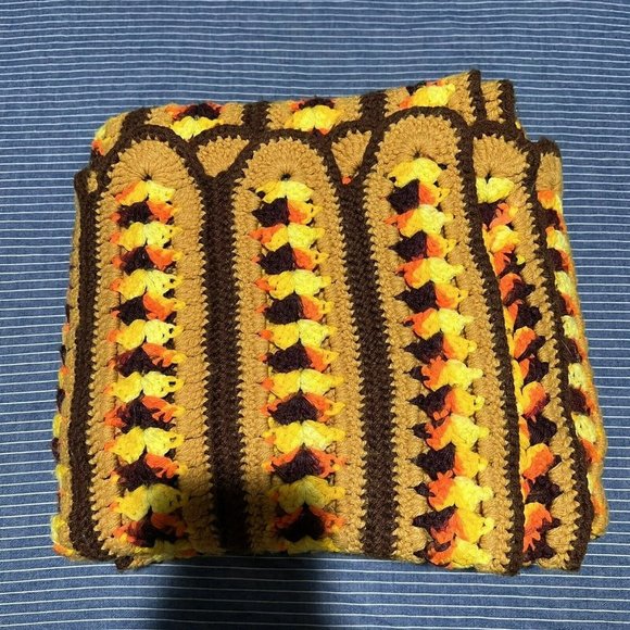 Vtg Shabby Chic Scallop Ends Knit Crochet Granny Blanket Afghan Throw 68” X 41” - Picture 6 of 6